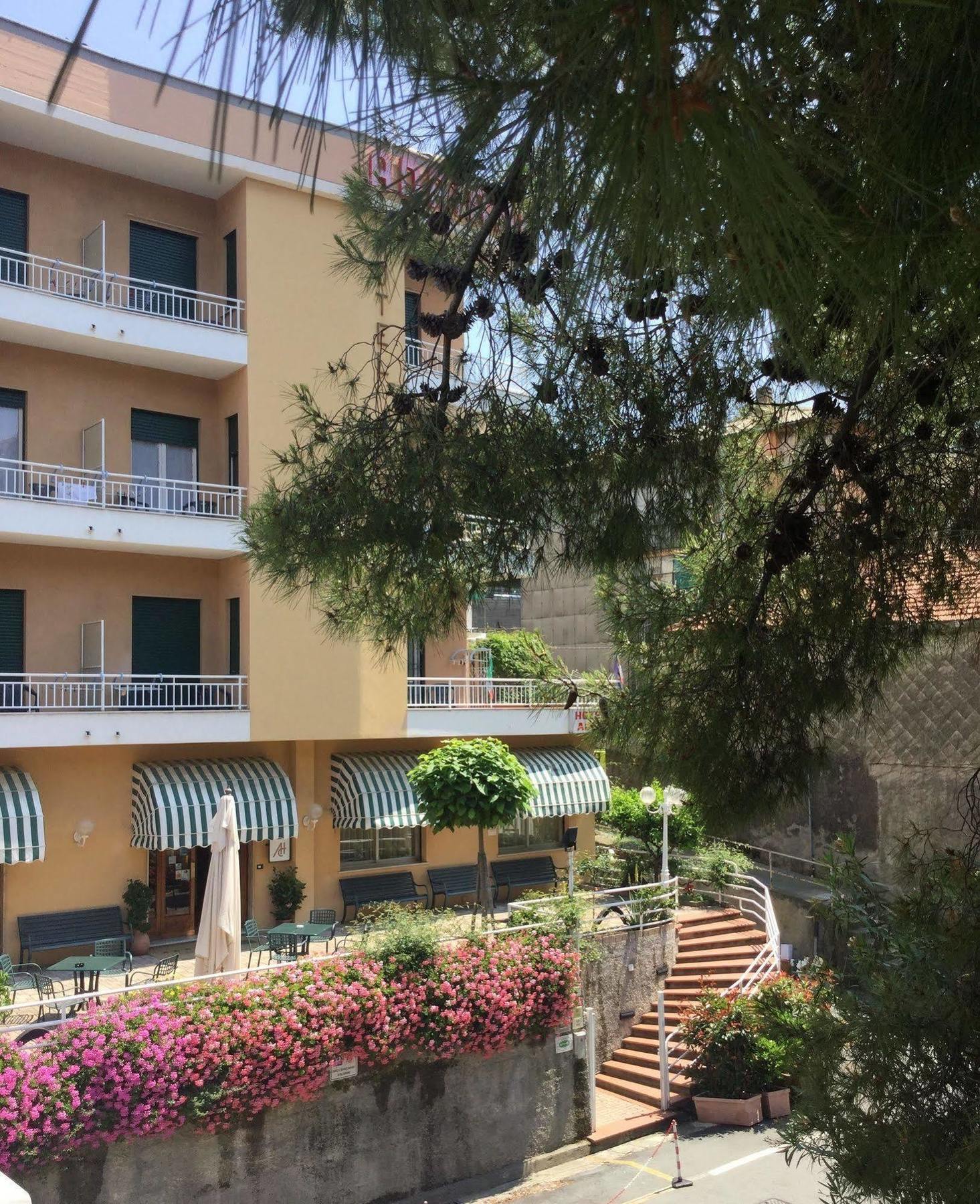 Albergo Adriana سيلي ليجور المظهر الخارجي الصورة