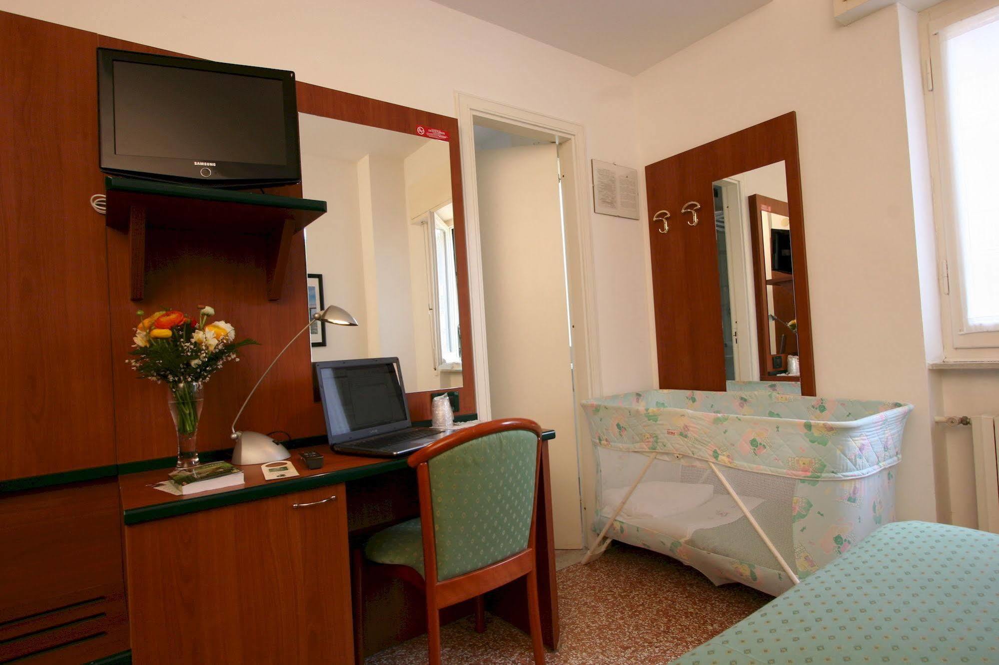 Albergo Adriana سيلي ليجور المظهر الخارجي الصورة